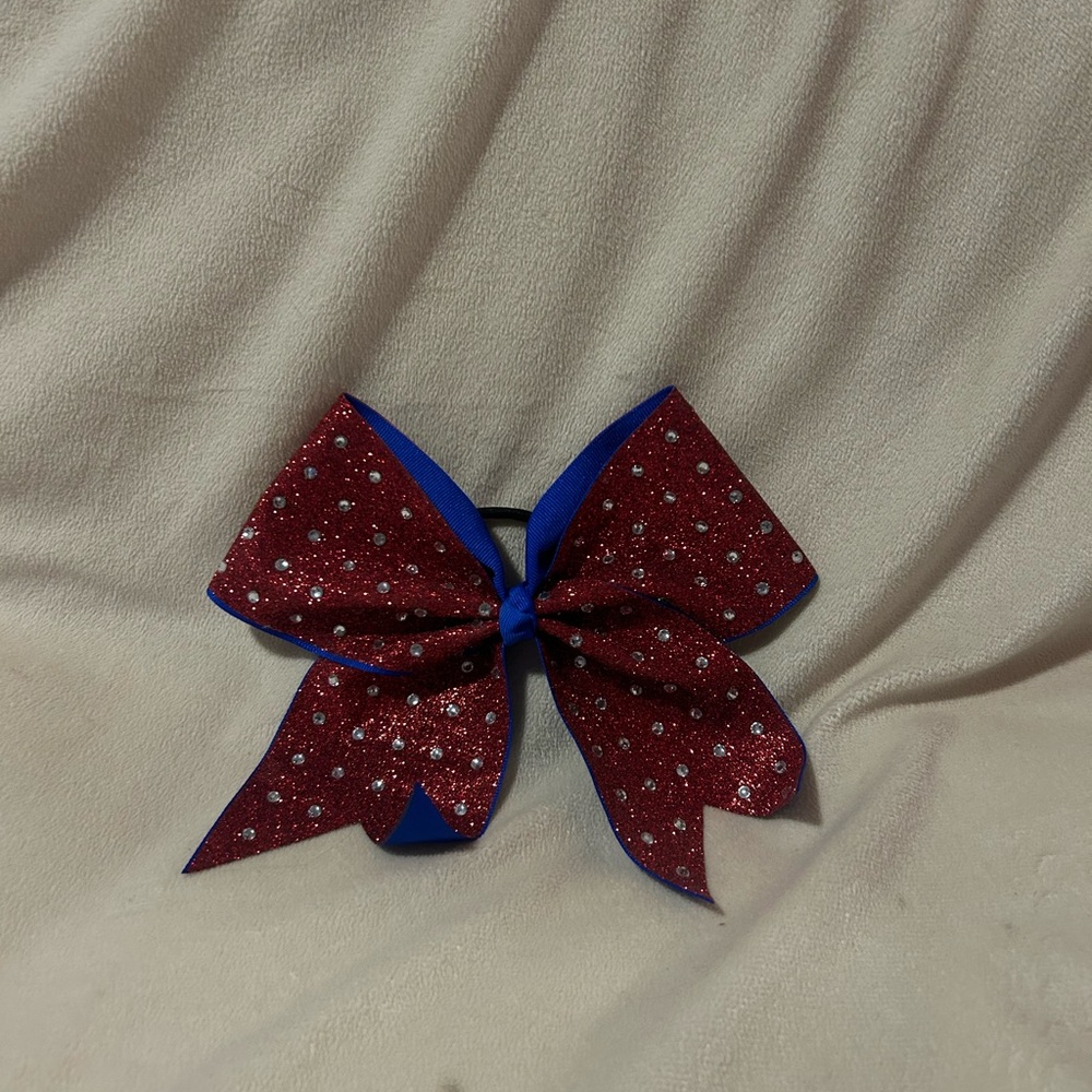 Hair bow in good condition.